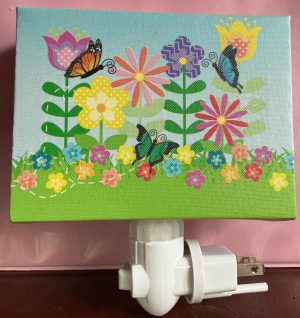 Nightlight with flowers and butterflies. Vinyl fabric over wood. Swivel base w on-off switch. Bulb included. Excellent cond. Free shipping.