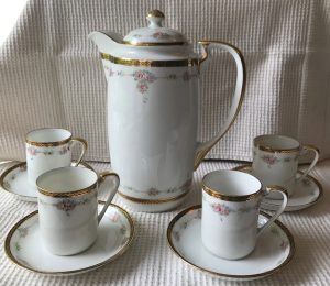 Noritake Nippon Chocolate Set (antique): Hand-Painted Rose Floral, Verge Gold Trim. Absolutely beautiful. See pics for details. Great gift!
