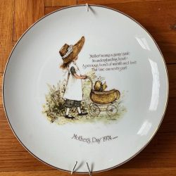 Holly Hobbie Commemorative 1974 Mother’s Day porcelain plate with hanger. Holly Hobbie with baby carriage. Exc. cond. Free shipping.