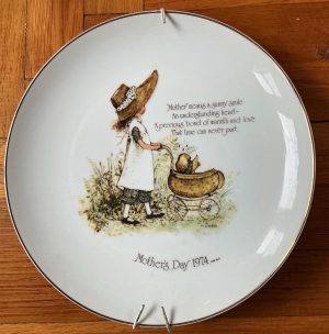Holly Hobbie Commemorative 1974 Mother’s Day porcelain plate with hanger. Holly Hobbie with baby carriage. Exc. cond. Free shipping.