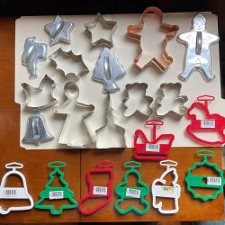 Cookie cutters 26: Tulip,flag,soldier,ghost,witch,church,angel,star,holly,horse,bells,gingerbread,wreath,sleigh,stocking,trees,teddy,Santa.