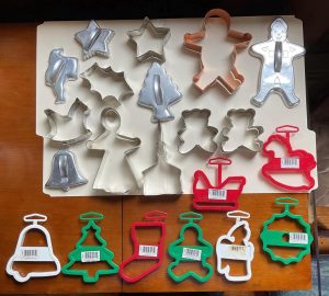 Cookie cutters 26: Tulip,flag,soldier,ghost,witch,church,angel,star,holly,horse,bells,gingerbread,wreath,sleigh,stocking,trees,teddy,Santa.
