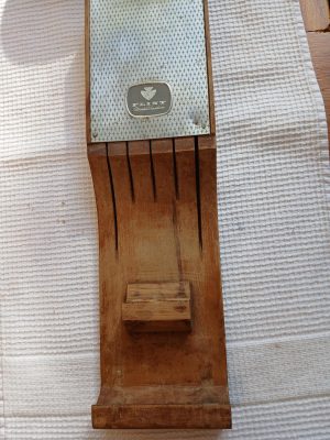 Vanadium Block Knife Wall-Mounted. Wood. Flint stainless. No knives.